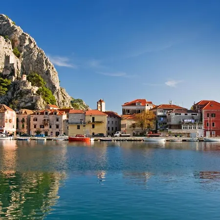 In With Sea View, Balcony, Air Conditioning, Wi-fi Omiš