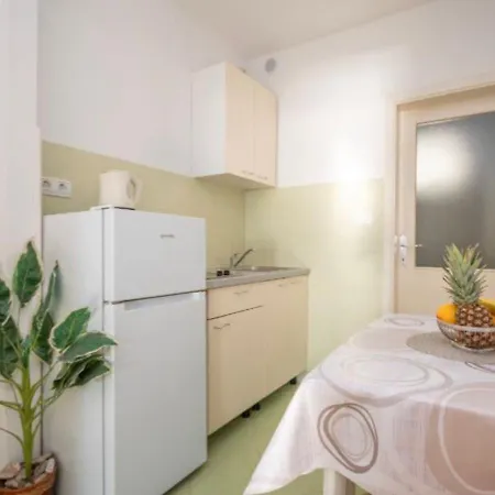 Lägenhet In With Sea View, Balcony, Air Conditioning, Wi-fi *