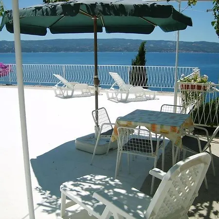 Lejlighed In With Sea View, Balcony, Air Conditioning, Wi-fi Omiš