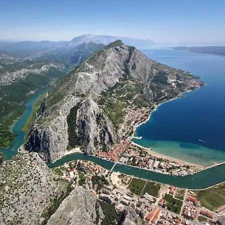 In With Sea View, Balcony, Air Conditioning, Wi-fi Apartment Omiš