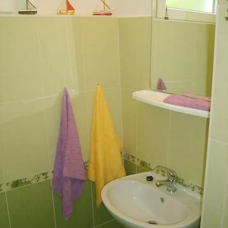 Lejlighed In With Sea View, Balcony, Air Conditioning, Wi-fi Omiš